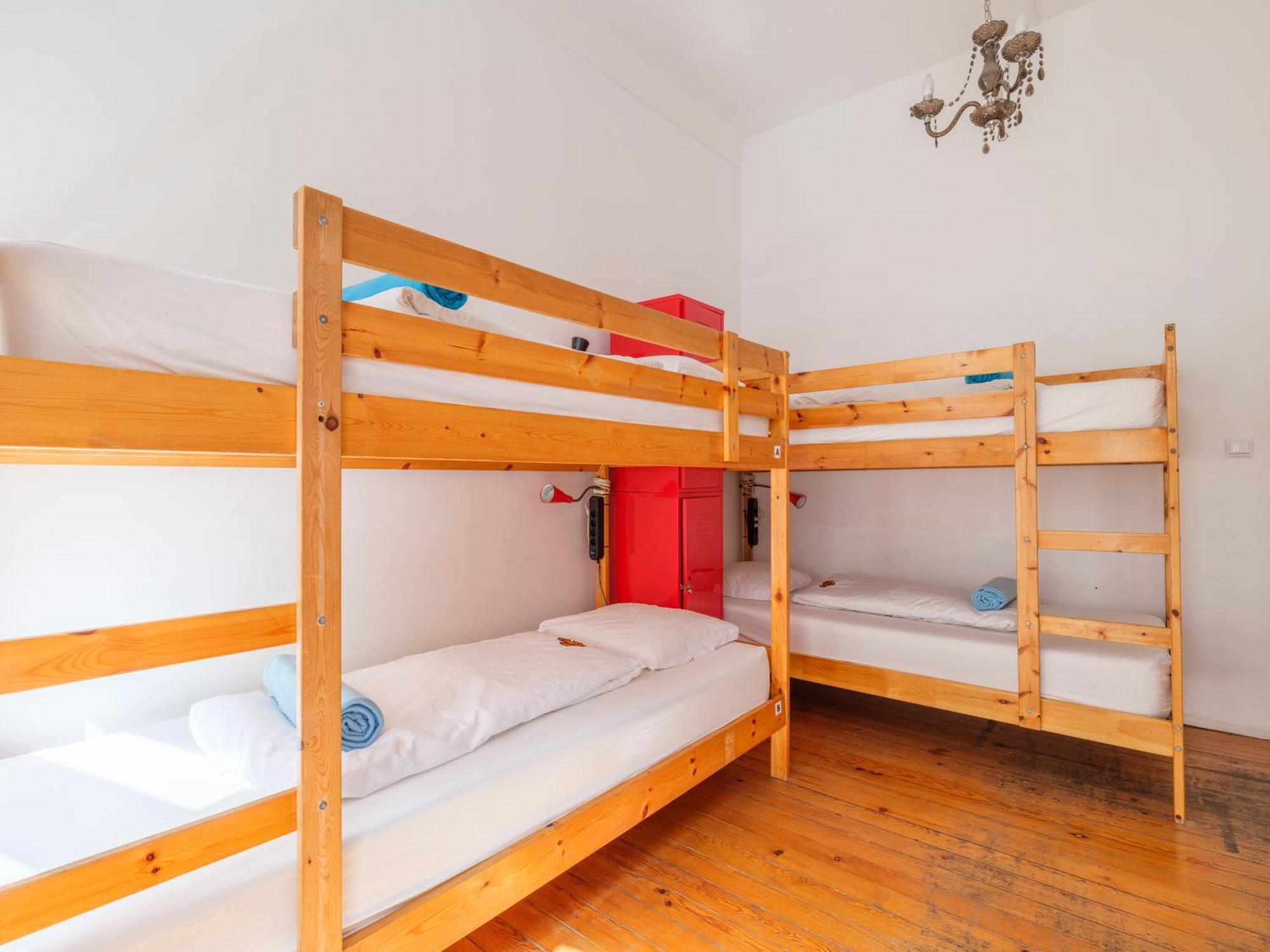 Chillout Hostel *